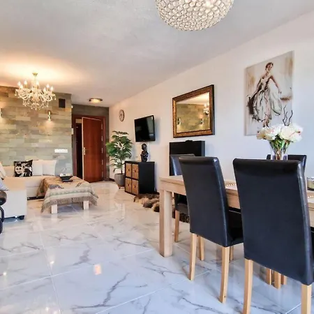 Cozy Seaside Apartment In Manilva Διαμέρισμα